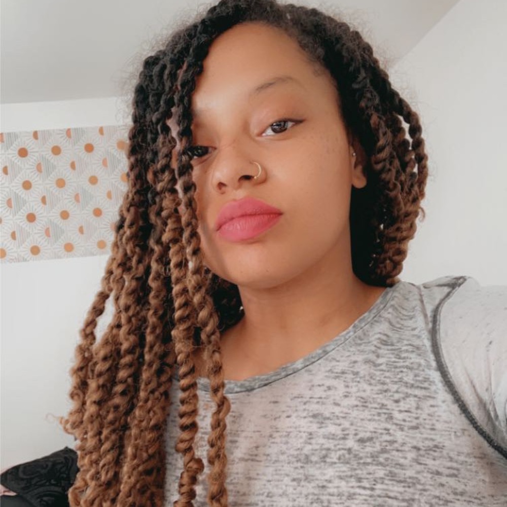 Meet your Posher, Yanique